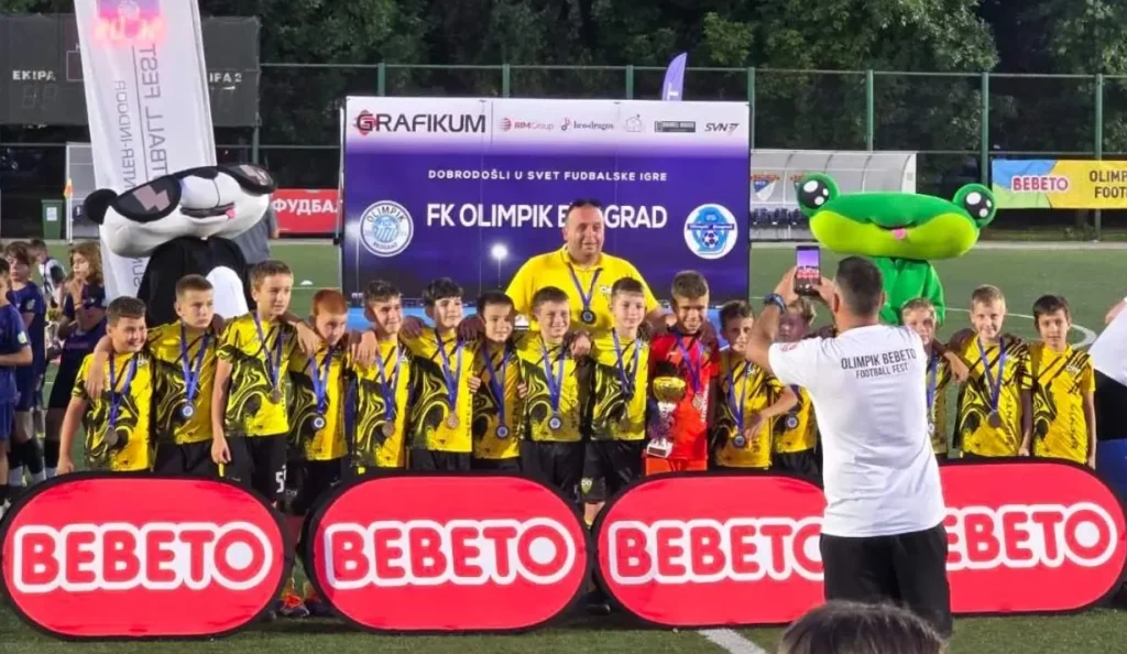 Atletiko Niš sa trofejima iz Beograda na 5. Olimpik BEBETO football festu - FK Atletiko Niš