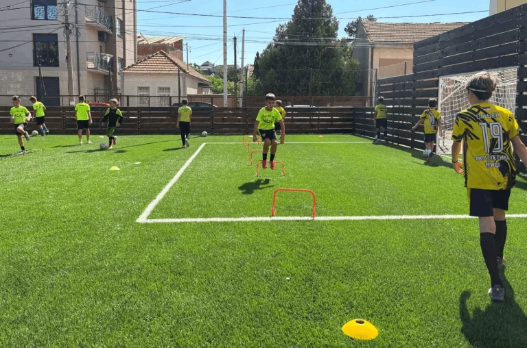 Nova sezona FK Atletiko Niš počela na renoviranom terenu OŠ „Vožd Karađorđe” - FK Atletiko Niš